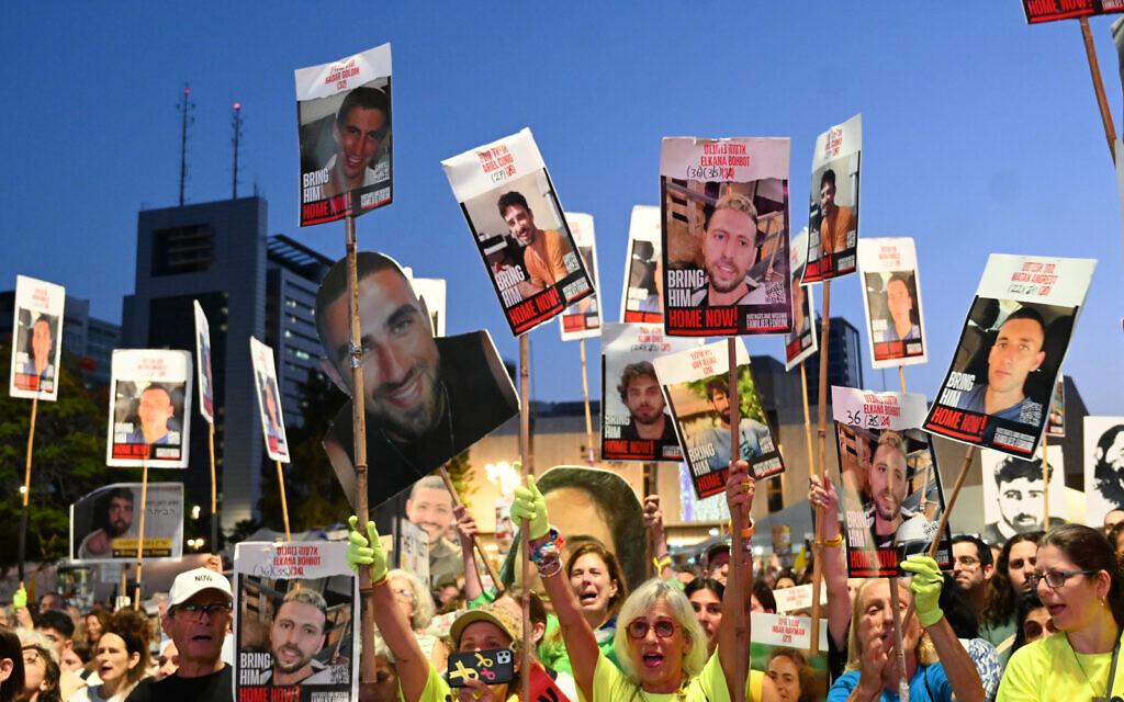 Demonstrators hoist pictures of hostages held in Gaza, at Hostages Square in Tel Aviv, May 31, 2025. (Paulina Patimer/Pro-Democracy Protest Movement) Demonstrators hoist pictures of hostages held in Gaza, at Hostages Square in Tel Aviv, May 31, 2025. (Paulina Patimer/Pro-Democracy Protest Movement)