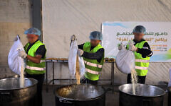 Preparing hot food for displaced Gazans living in tents at the Mesk Layan camp in Muwasi, southern Gaza, May 22, 2025. (Jumpstarting Hope in Gaza)