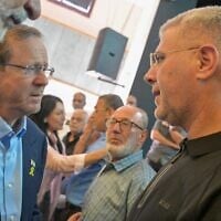 President Isaac Herzog (L) meets bereaved husband and father Raja Khatib in Tamra on June 18, 2025 (Kobi Gideon/GPO)