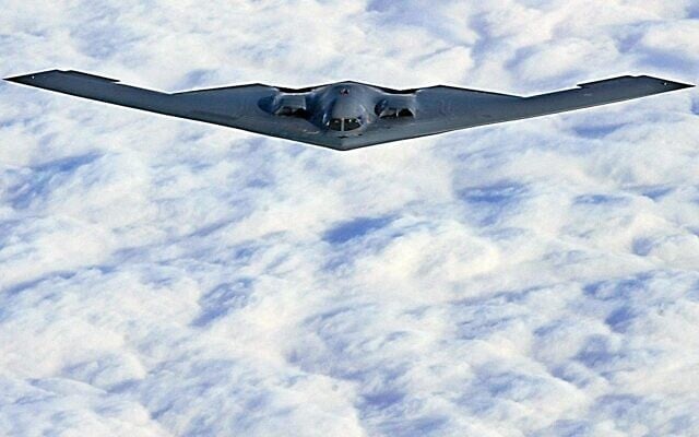 Illustrative: A B-2 Stealth Bomber flies somewhere over the state of Missouri, October 30, 2002. (TIM SLOAN / AFP)