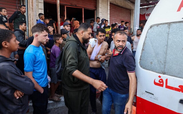 Palestinian rescuers arrive in an ambulance to evacuate people injured near an aid distribution point not far from the so-called "Netzarim checkpoint," in the central Gaza Strip, on June 1, 2025, at Bureij refugee camp, (Eyad BABA / AFP) Palestinian rescuers arrive in an ambulance to evacuate people injured near an aid distribution point not far from the so-called "Netzarim checkpoint," in the central Gaza Strip, on June 1, 2025, at Bureij refugee camp, (Eyad BABA / AFP)