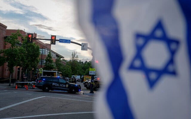 An Israeli flag is fixed to a street sign as police stand by off Pearl Street on the scene of an attack on demonstrators calling for the release of Israeli hostages held in Gaza, in Boulder, Colorado, on June 1, 2025. (Photo by Eli Imadali / AFP) An Israeli flag is fixed to a street sign as police stand by off Pearl Street on the scene of an attack on demonstrators calling for the release of Israeli hostages held in Gaza, in Boulder, Colorado, on June 1, 2025. (Photo by Eli Imadali / AFP)