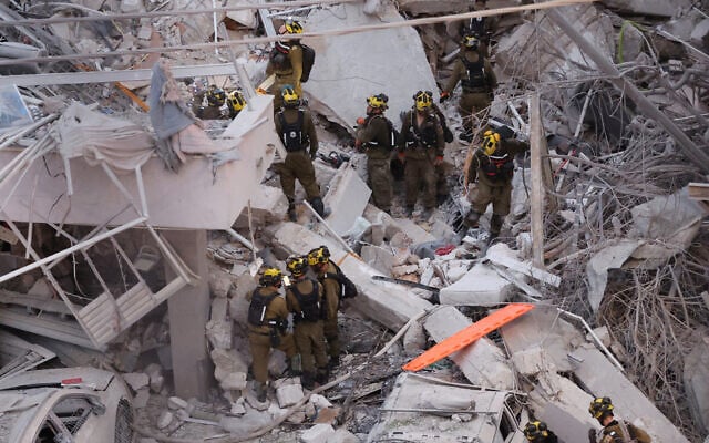 Responders work amid building rubble following a strike by an Iranian missile in the city of Bat Yam, south of Tel Aviv, early on June 15, 2025.  (Jack GUEZ / AFP)