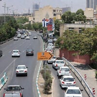 Motorists wait at a petrol station in Tehran, Iran, on June 15, 2025. (ATTA KENARE / AFP)