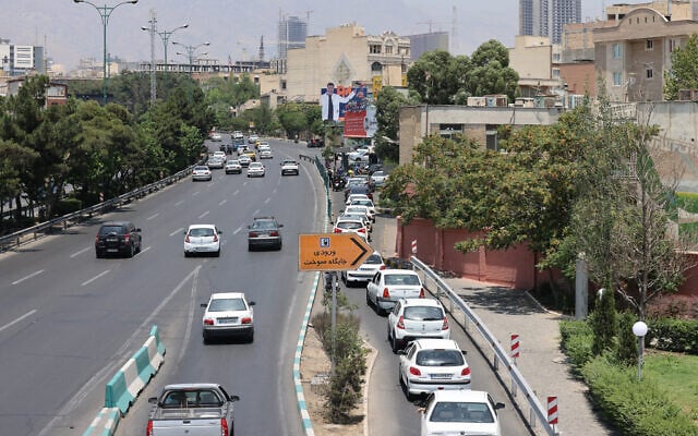 Motorists wait at a petrol station in Tehran, Iran, on June 15, 2025. (ATTA KENARE / AFP)