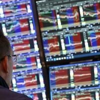 Traders work on the floor of the New York Stock Exchange (NYSE) at the in New York City on June 18, 2025 (TIMOTHY A. CLARY / AFP)