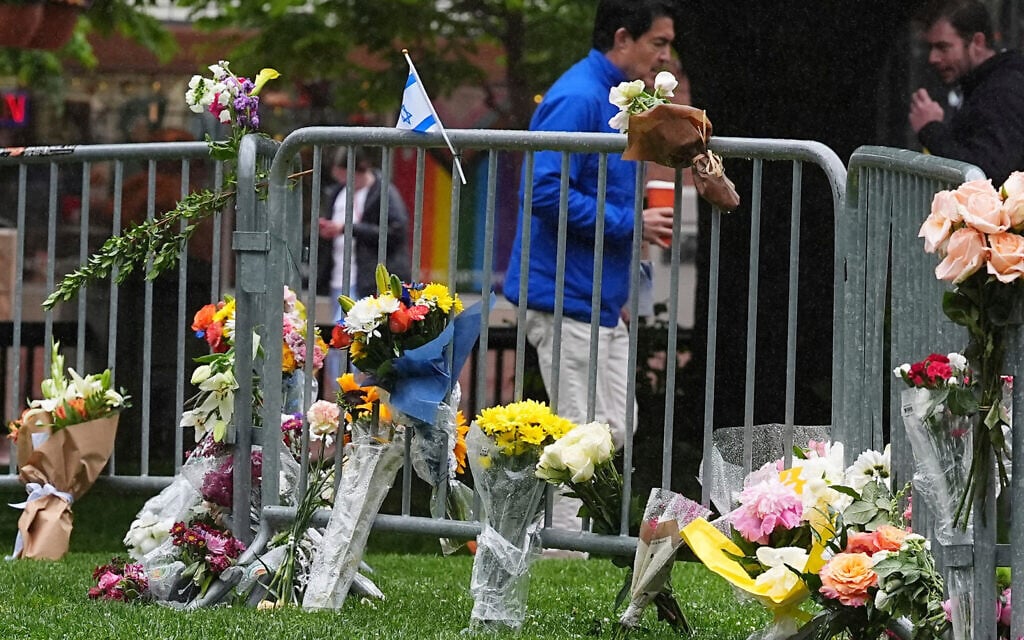 Colorado suspect disguised himself as a gardener to approach victims – police