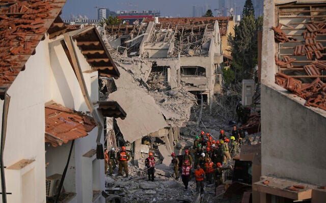 Israeli security forces inspect destroyed houses that were struck by a missile fired from Iran, in Rishon Lezion, Israel, June 14, 2025. (AP Photo/Ohad Zwigenberg)