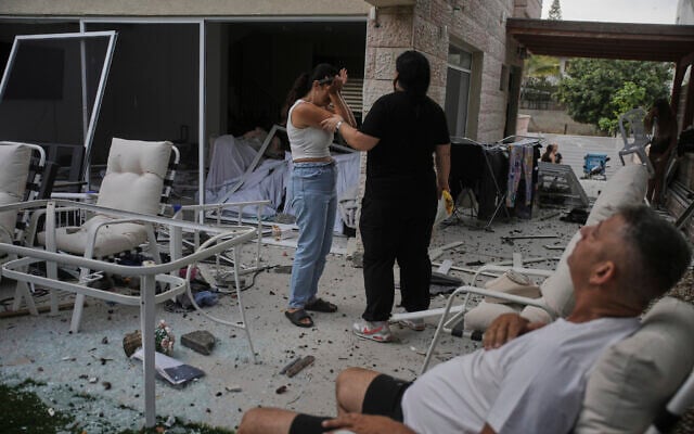 Residents after their home was struck by a missile launched from Iran, in Rishon Lezion, Israel, on June 14, 2025. (AP Photo/Ohad Zwigenberg) Residents after their home was struck by a missile launched from Iran, in Rishon Lezion, Israel, on June 14, 2025. (AP Photo/Ohad Zwigenberg)