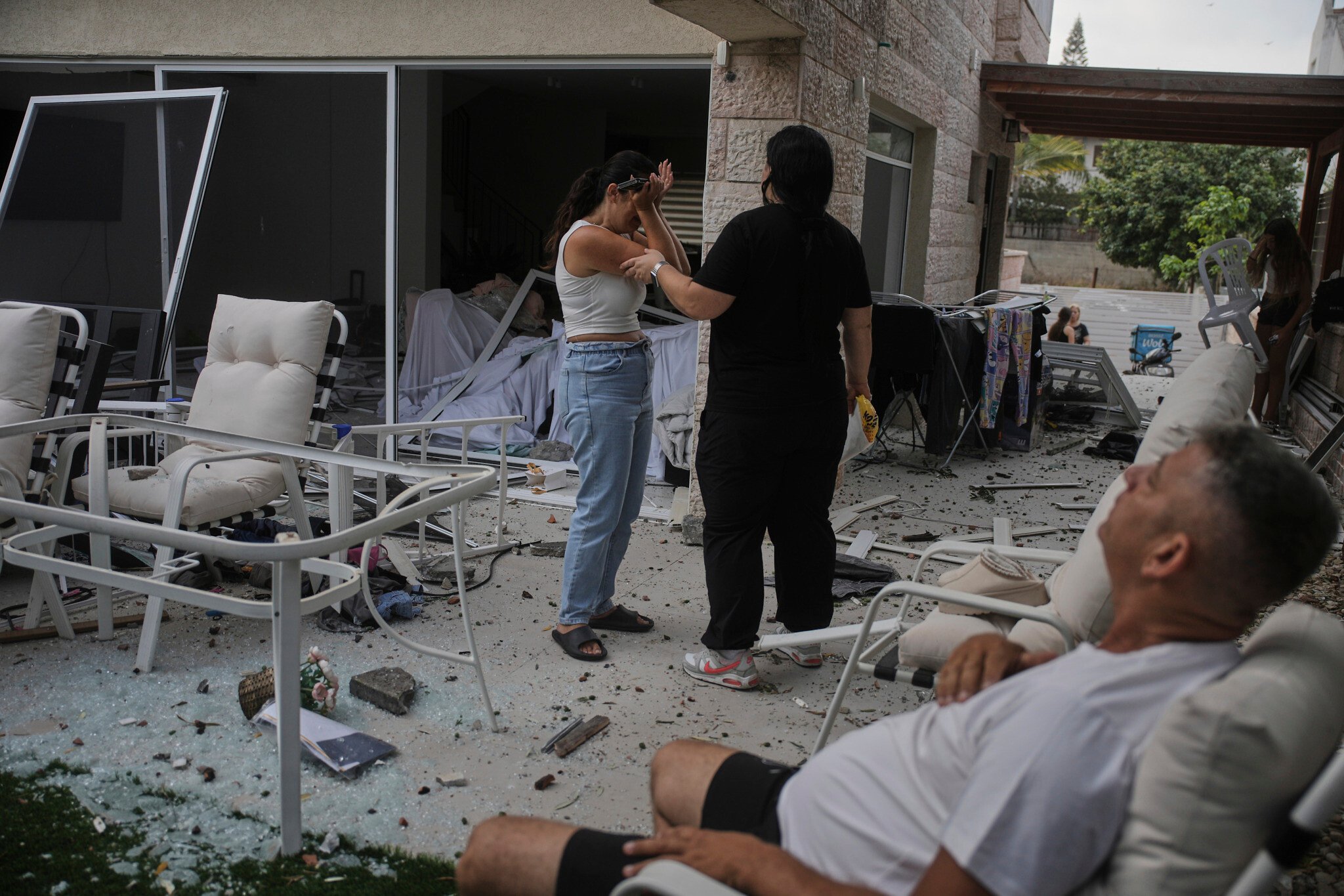 Israel, Iran Trade Strikes; Nuclear Talks in Doubt