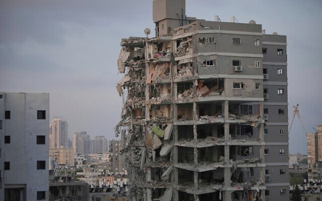 A building destroyed by an Iranian missile, near Tel Aviv, June 15, 2025. (AP Photo/Ohad Zwigenberg)