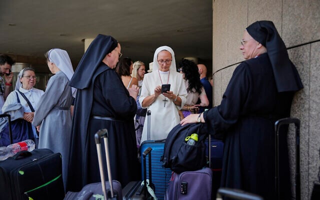 Citizens of Poland and Austria assemble at a hotel in Tel Aviv, Israel, for evacuation amid heavy strikes on Israel by Iran, June 17, 2025. (AP Photo/Baz Ratner) Citizens of Poland and Austria assemble at a hotel in Tel Aviv, Israel, for evacuation amid heavy strikes on Israel by Iran, June 17, 2025. (AP Photo/Baz Ratner)