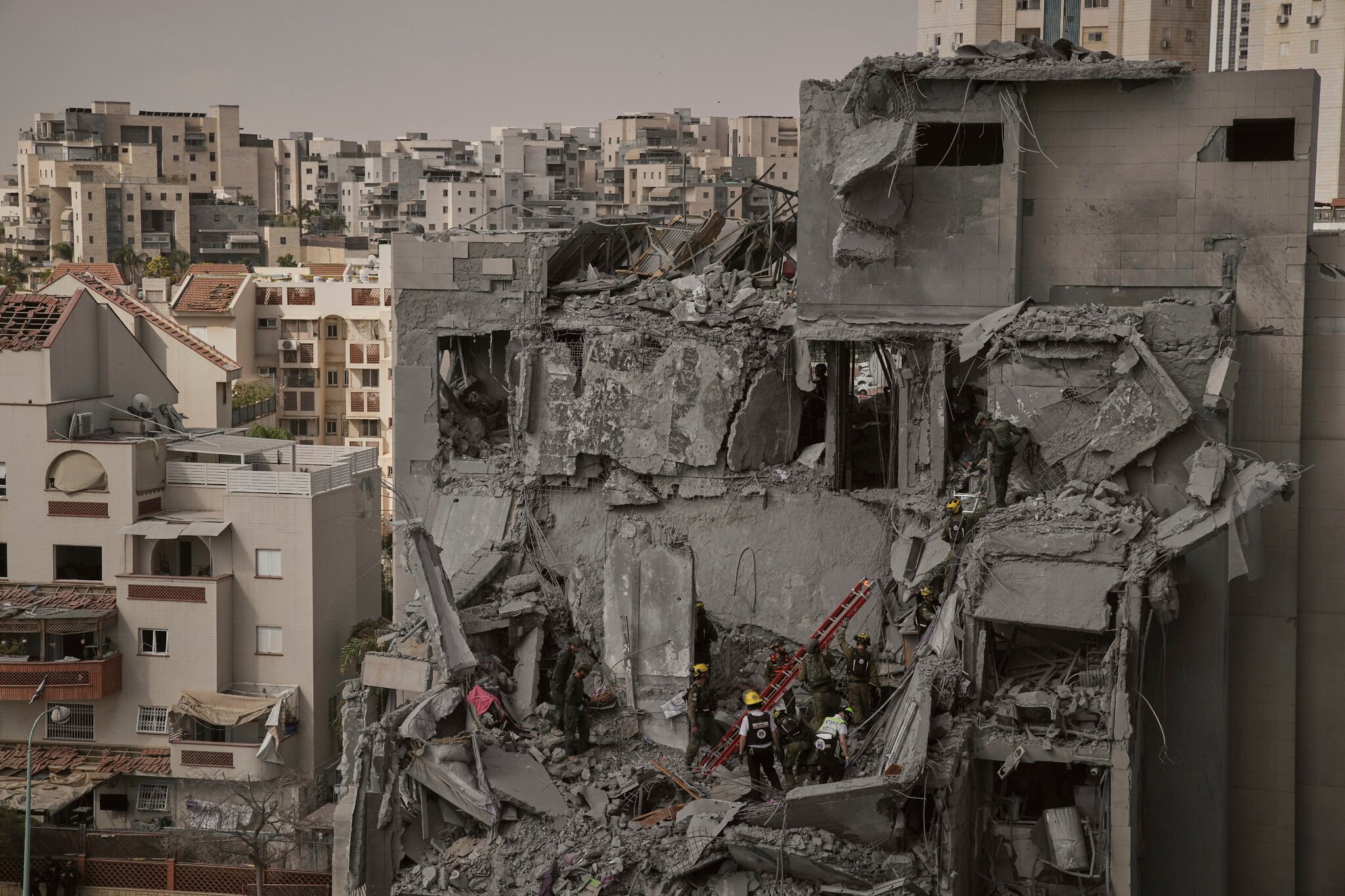 NextImg:4 killed in Beersheba as Iran fires multiple missile salvos just before ceasefire