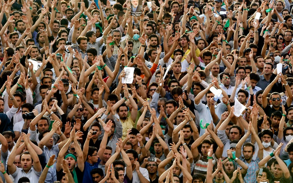 Splintered Iranian opposition sees opportunity, but activists remain wary of unrest