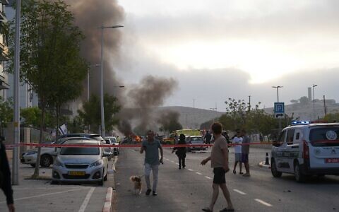 The scene of an Iranian ballistic missile impact in the southern city of Beersheba, June 20, 2025. (Emanuel Fabian/Times of Israel)