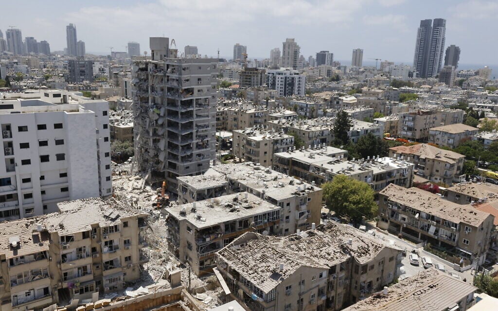 Destruction-in-Bat-Yam-June-15.-Yossi-Zamir-KKL-JNF-Photo-Archive2-1024x640.jpg
