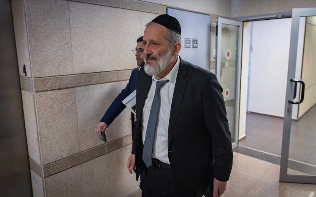 Shas said planning to back Knesset dissolution over ultra-Orthodox draft bill