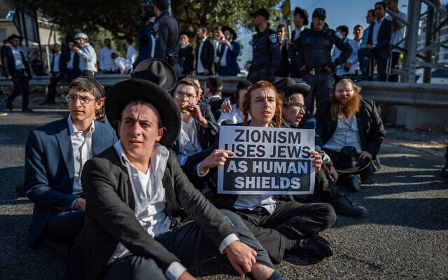 Ultra-Orthodox demonstrators clash with police during a protest against the drafting of Haredi youth near Bnei Brak, June 5, 2025.(Erik Marmor/Flash90)