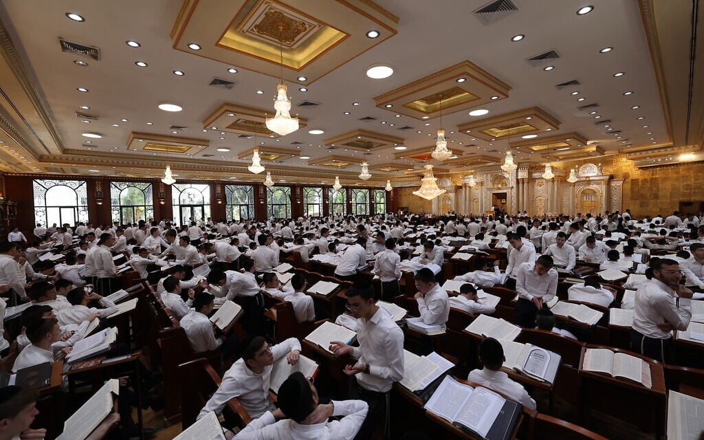 Ultra-Orthodox yeshiva students study at the Atert Shlomo Yeshiva, in Rishon Lezion, June 11, 2025. (Shlomi Cohen/Flash90)