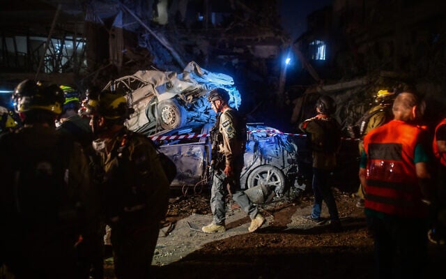 The scene of an Iranian ballistic missile strike, in central Israel, June 13, 2025. Avshalom Sassoni/Flash90)
