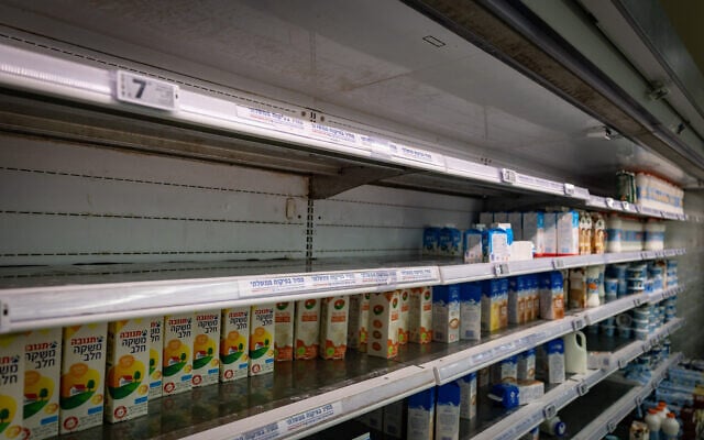 Empty shelves as Israelis shop for food amidst anticipation of an attack from Iran on Israel, at the Rami Levy supermarket in Jerusalem on June 13, 2025 (Yonatan Sindel/Flash90)