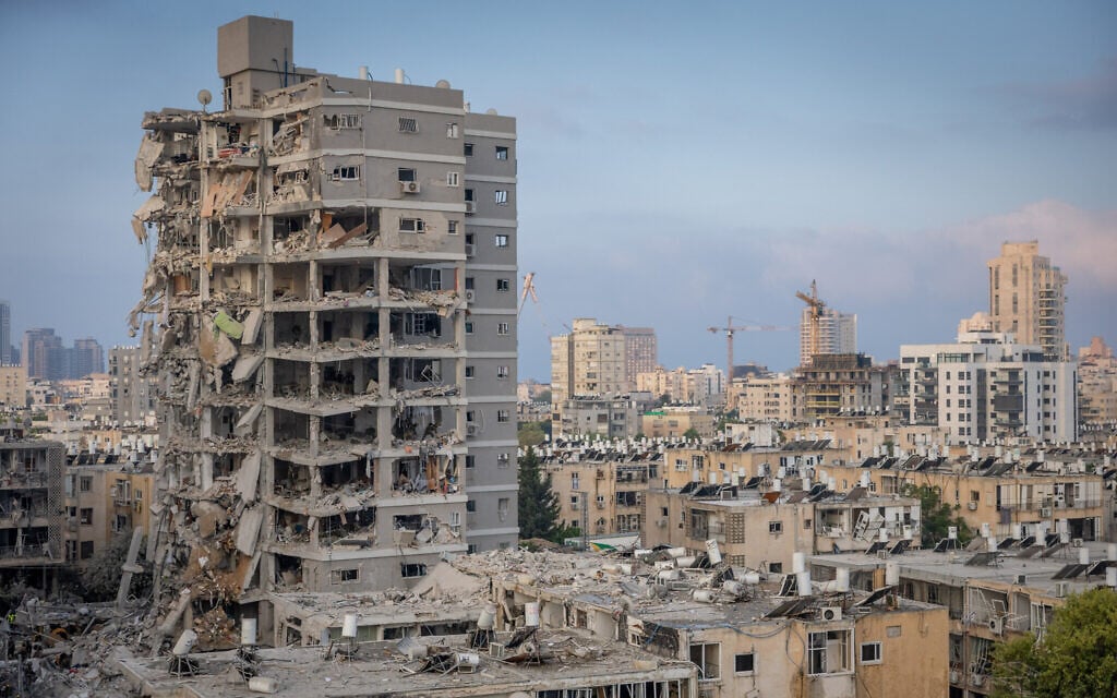 The scene of an apartment building destroyed by an Iranian ballistic missile impact, in Bat Yam, June 15, 2025. (Chaim Goldberg/Flash90)