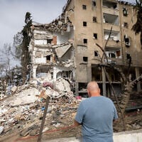 Israeli security and rescue forces at the scene where a ballistic missile from Iran hit a building in Rehovot, June 15, 2025. (Chaim Goldberg/Flash90)