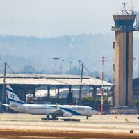 An El Al repatriation flight lands at Ben Gurion Airport near Tel Aviv amid the war with Iran, June 18, 2025. (Yossi Aloni/Flash90)