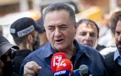 Defense Minister Israel Katz speaks to press at the site of where a missile fired from Iran struck the central city of Holon on June 19, 2025. Several Israelis were wounded, some of them badly, in the strike. (Chaim Goldberg/Flash90)