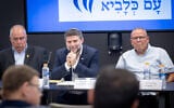 Finance Minister Bezalel Smotrich, flanked by Business Sector Presidium chair Dubi Amitai (left) and Histadrut Labor Federation chief Arnon Bar-David (right), attends a press conference at the Ministry of Finance in Jerusalem, June 23, 2025. (Oren Ben Hakoon/FLASH90)
