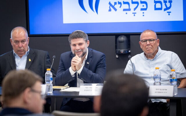 Finance Minister Bezalel Smotrich, flanked by Business Sector Presidium chair Dubi Amitai (left) and Histadrut Labor Federation chief Arnon Bar-David (right), attends a press conference at the Ministry of Finance in Jerusalem, June 23, 2025. (Oren Ben Hakoon/FLASH90)