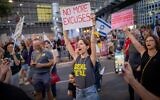Demonstrators protest for the release of hostages held by Palestinian terrorists in the Gaza Strip, outside the Kirya military headquarters in Tel Aviv, June 28, 2025. (Erik Marmor/Flash90)