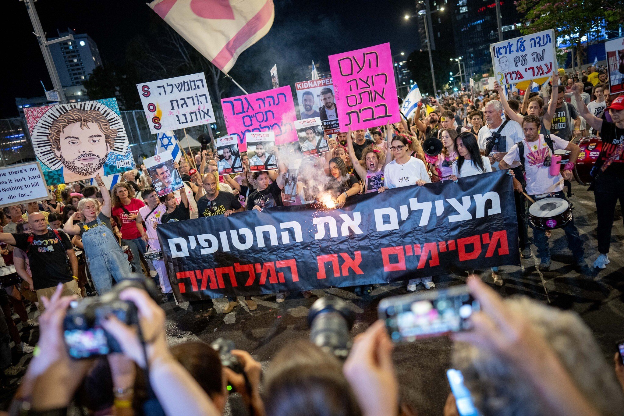 NextImg:‘Make a brave decision’: Thousands in Tel Aviv demand PM seal Gaza hostage release deal