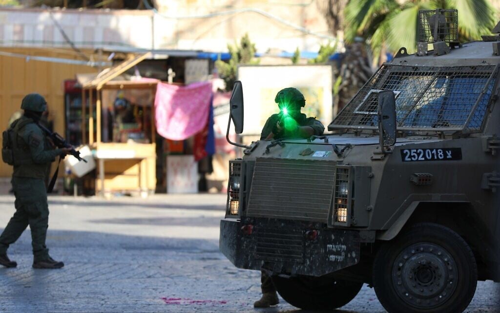 Israeli security in the West Bank city of Hebron, June 28, 2025. (Wisam Hashlamoun/Flash90)