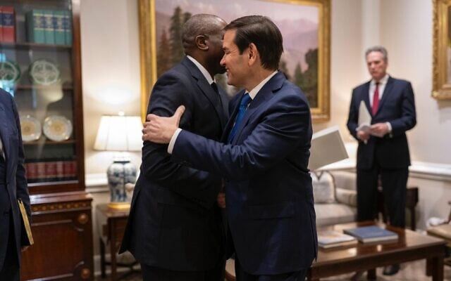 British Foreign Secretary David Lammy hugs US Secretary of State Marco Rubio in the White House on June 19, 2025. (UK Foreign Office)