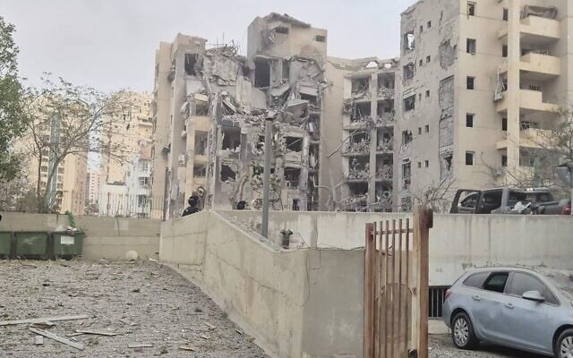 A building in the southern city of Beersheba is seen after being struck by an Iranian ballistic missile, July 24, 2025. (Social media;  used in accordance with clause 27a of the copyright law)