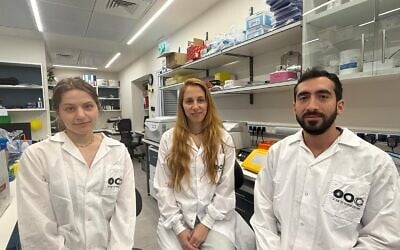 Dr. Merav Cohen, center, of the Department of Clinical Microbiology and Immunology at the Gray Faculty of Medical & Health Sciences at Tel Aviv University, with Maya Levinson, left and Ori Moskowitz. (Courtesy/Tel Aviv University)