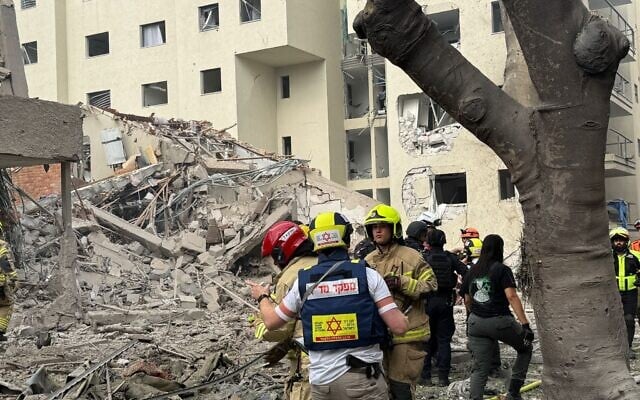 First responders at the site of a missile impact in central Israel on  June 22, 2025 (Magen David Adom)