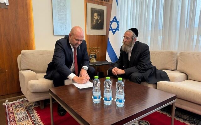 Deputy Culture Minister Yaakov Tessler (United Torah Judaism) submits his letter of resignation from the Knesset to Speaker Amir Ohana on June 30, 2025 (Knesset Spokesperson) Deputy Culture Minister Yaakov Tessler (United Torah Judaism) submits his letter of resignation from the Knesset to Speaker Amir Ohana on June 30, 2025 (Knesset Spokesperson)