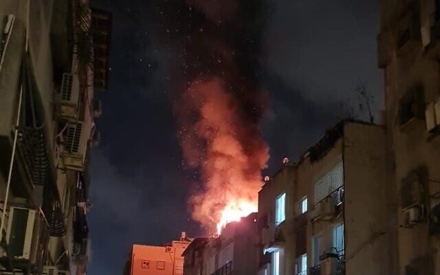 Fire breaks out on the roof of an apartment building in central Israel after an Iranian missile attack, early on June 21, 2025 (National Fire and Rescue Services) Fire breaks out on the roof of an apartment building in central Israel after an Iranian missile attack, early on June 21, 2025 (National Fire and Rescue Services)