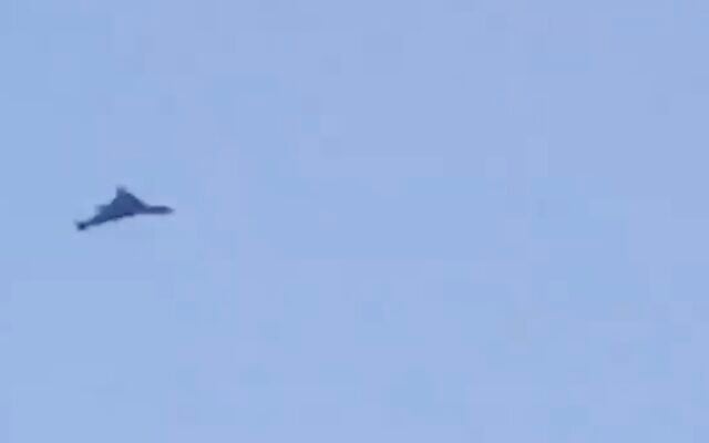 An Iranian drone, apparently en route to Israel, is seen over Iraq on June 13, 2025 (Screen grab used in accordance with Clause 27a of the Copyright Law)