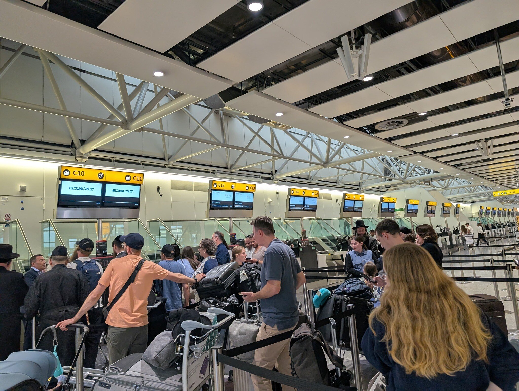 Disgruntled El Al customers stranded abroad find little help in getting back home