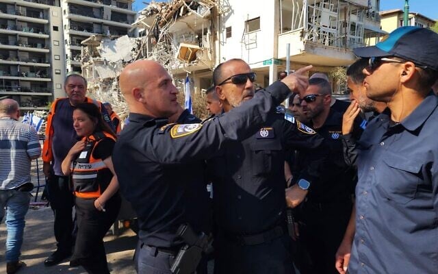 Israel Police chief Danny Levy tours a site where an Iranian missile impacted in central Israel alongside Tel Aviv District Commander Haim Sargarof on June 14, 2025. (Israel Police) Israel Police chief Danny Levy tours a site where an Iranian missile impacted in central Israel alongside Tel Aviv District Commander Haim Sargarof on June 14, 2025. (Israel Police)