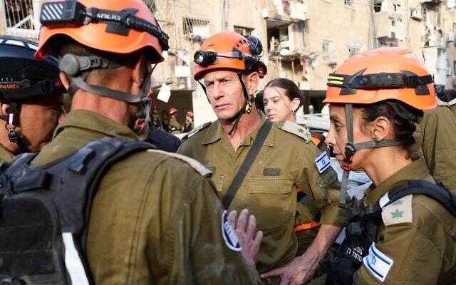 Home Front Command chief Maj. Gen. Rafi Milo (center) at the scene of an Iranian ballistic missile impact in central Israel, June 16, 2025. (Israel Defense Forces)
