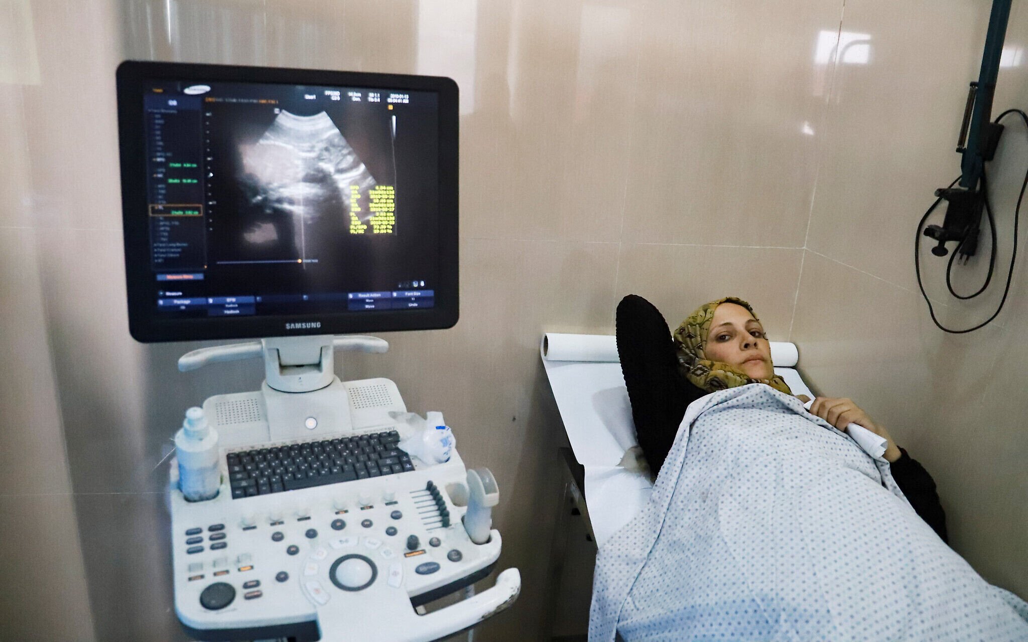 Struck by malnutrition, pregnant Gaza woman can only pray for a healthy baby