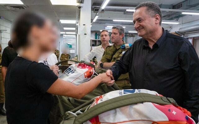 Defense Minister Israel Katz meets with new recruits to the IDF’s Artillery Corps and air defense array at Tel Hashomer Base, July 29, 2025. (Defense Ministry)