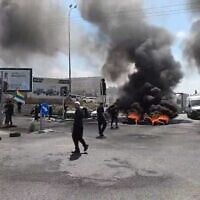 Protesters burn tires, wave Druze flags, and block traffic on Route 6 in northern Israel. (Israel Police)