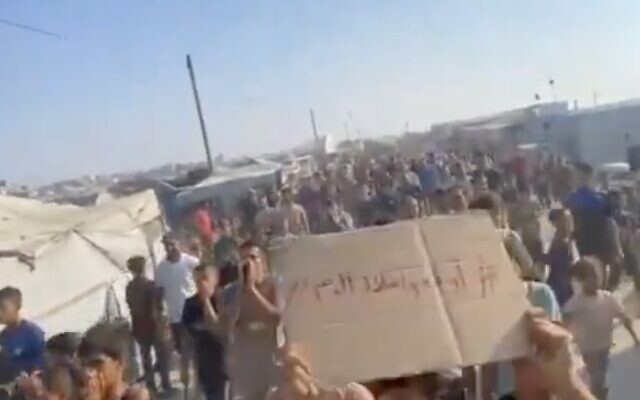 Palestinians in Khan Younis protest against Hamas and in support of ending the war in Gaza, July 21, 2025. (X screenshot)