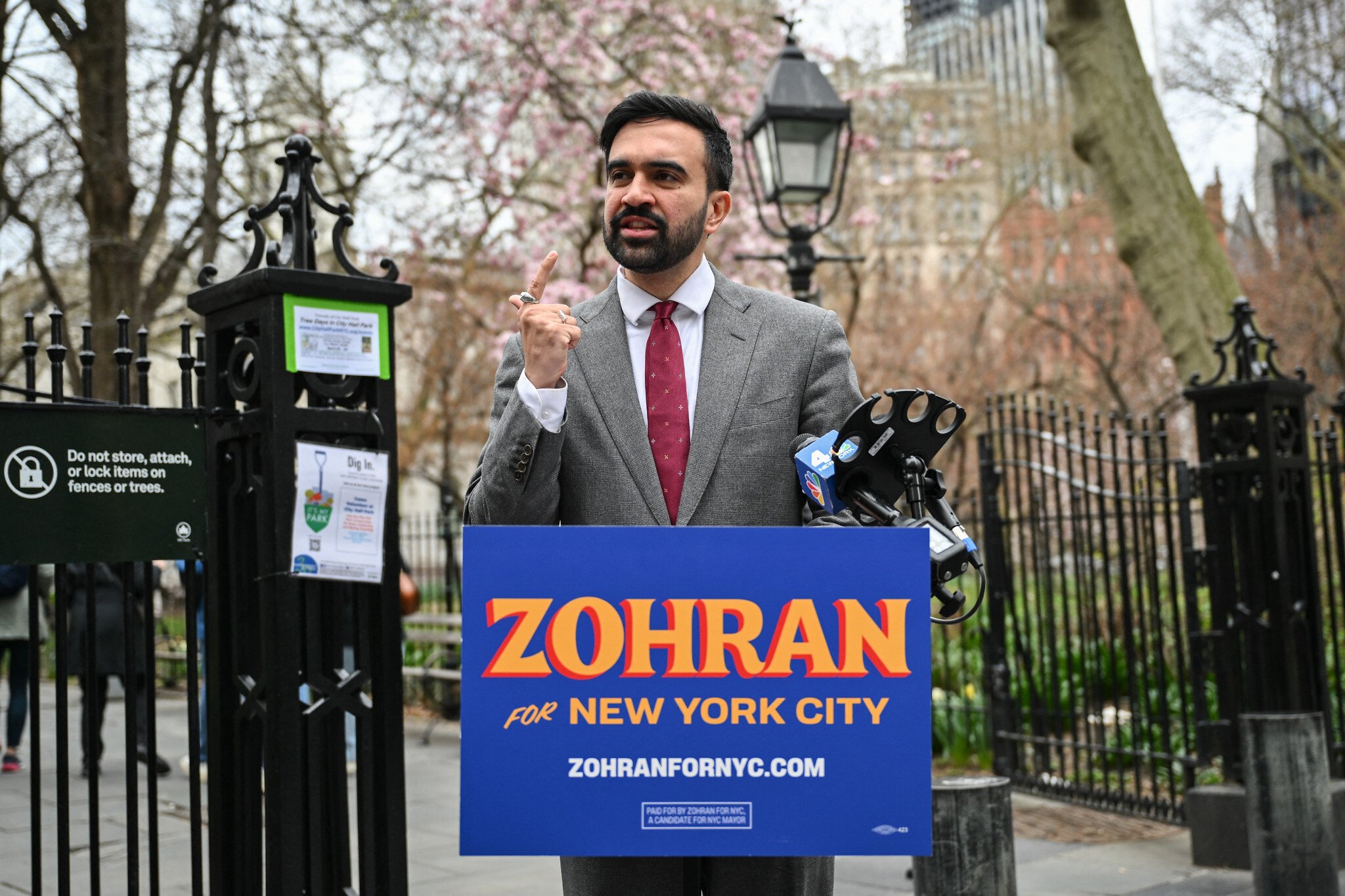 New York City Mayoral Frontrunner Mamdani Faces Scrutiny Over Israel, Jewish Relations