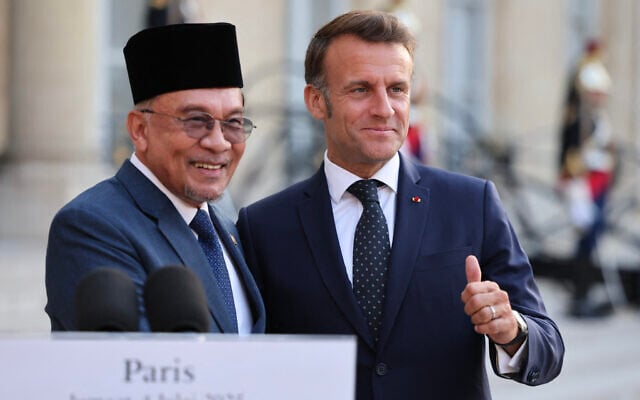 France's President Emmanuel Macron (R) gestures next to Malaysia's Prime Minister Anwar Ibrahim during a joint press statement prior to a working dinner at the Elysee Palace in Paris on July 4, 2025. (Photo by Ludovic MARIN / AFP) France's President Emmanuel Macron (R) gestures next to Malaysia's Prime Minister Anwar Ibrahim during a joint press statement prior to a working dinner at the Elysee Palace in Paris on July 4, 2025. (Photo by Ludovic MARIN / AFP)